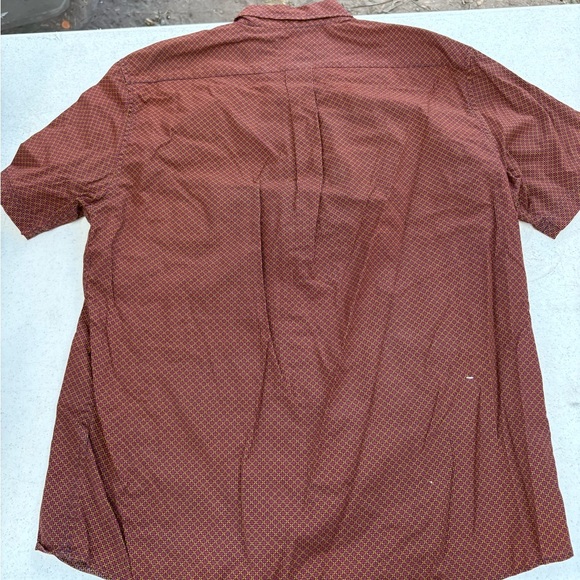 Roundtree & Yorke Maroon Casual Button-Down Shirt - Picture 3 of 3